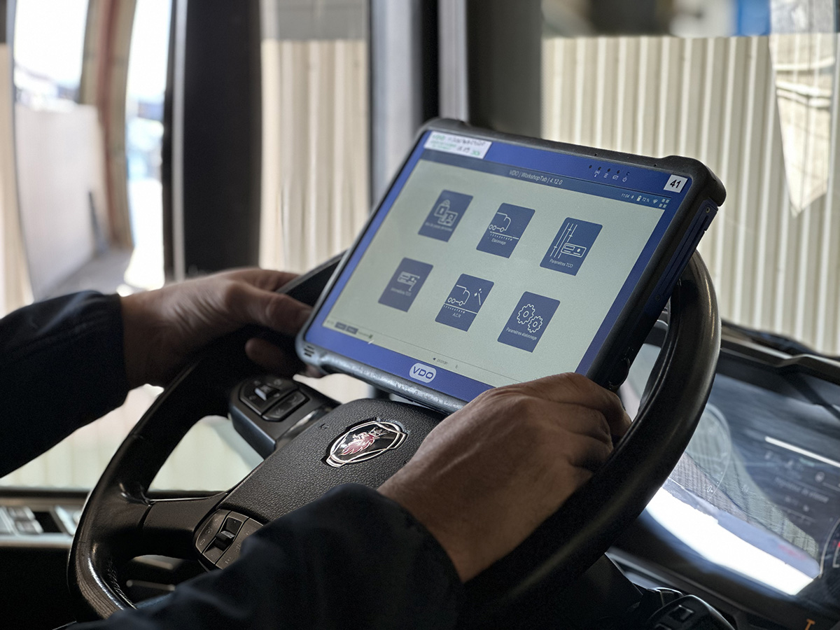 Chronotachygraphe - MCR Vérification Chronotachygraphe sur un poids lourd